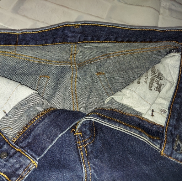 Levis Blue Jean's - Picture 2 of 5